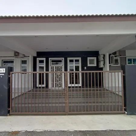 Homestay Batu Pahat, Bushra Exterior photo
