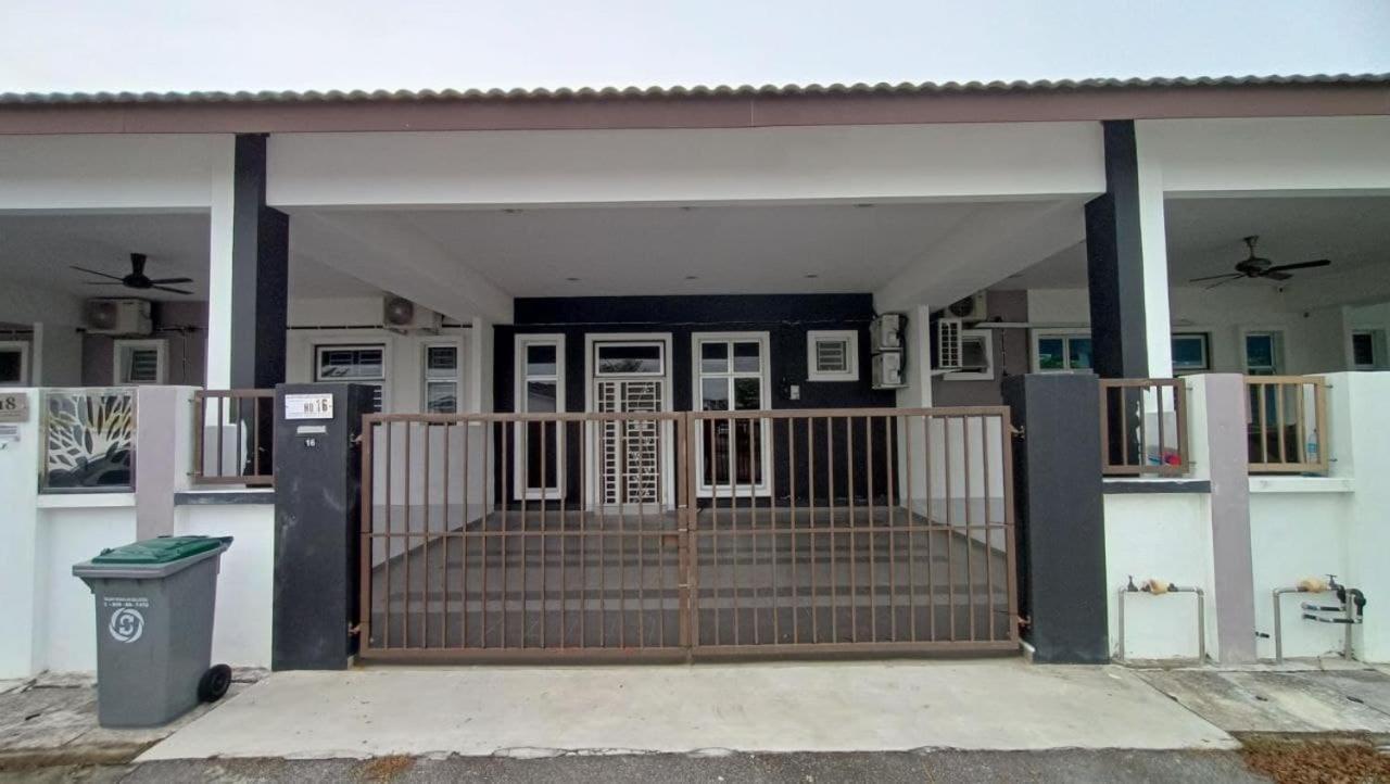 Homestay Batu Pahat, Bushra Holiday home