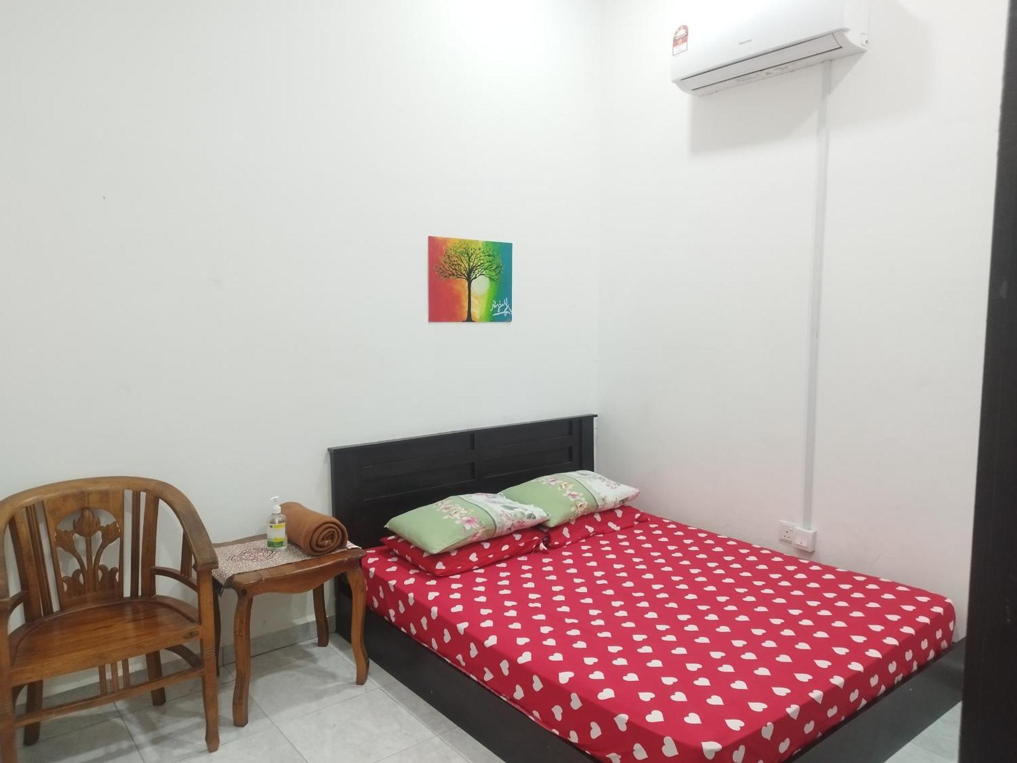 Homestay Batu Pahat, Bushra Holiday home *