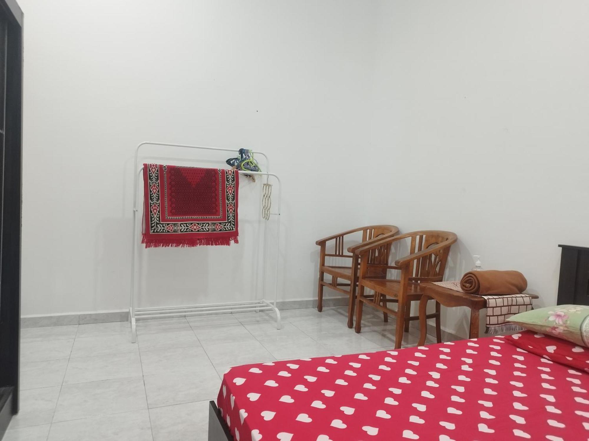 Homestay Batu Pahat, Bushra Holiday home *